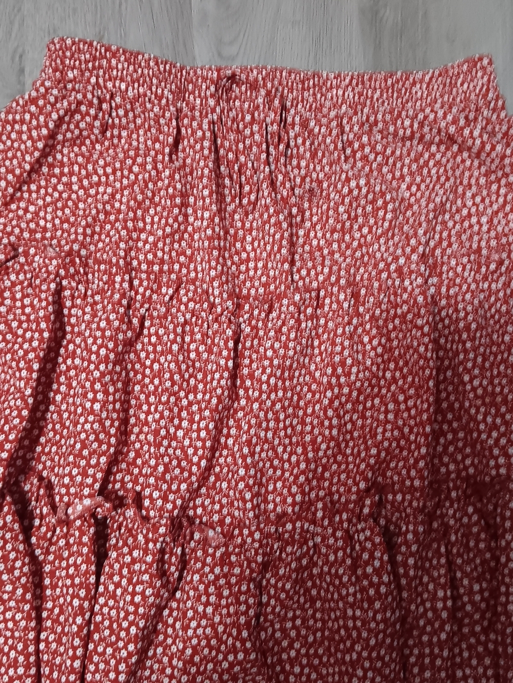 SHEIN Red Floral Tiered Mini Skirt - Picture 3 of 7